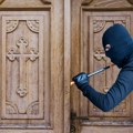 Muškarac šetao po crkvi kod Kruševca i uzimao novac: Upalio lampu, na kamere se nije obazirao