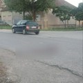 Mlada doktorka iz Sremske Mitrovice zadobila prelom lobanje i ruke: Biciklom podletela pod traktor, očevici opisali trenutke…