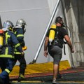 Veliki požar u skladištu drvne građe na Kritu, širi se ka kućama