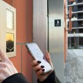 Комшија снима сваки пут кад изађете из стана: Шта каже закон - где су границе за камеру и паметно звоно на врата