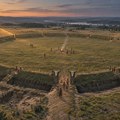 Пронађен огроман "небески календар" који је старији од Стоунхенџа: Његових 12 улаза није распоређено случајно