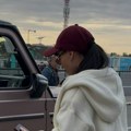 Ana Korać bez šminkei u trenerkama na aerodromu: Sačekao je besni džip, moćna mašina vredi čitavo bogatstvo,