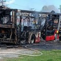 Izgoreo autobus u lipničkom šoru kod Loznice: Od vozila ostala samo školjka, putnici nepovređeni