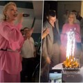 Gala rođendan sina Lepe Brene Viktor oduvao svećice sa čokoladne torte, dar-mar nastao kad je Lepa Brena zapevala! Došla mu…