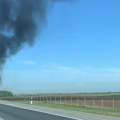 VIDEO: Kamion se zapalio na autoputu ka Novom Sadu