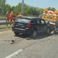 Žestok udes na Pančevačkom putu: Auto se zakucao u vozilo "Gradskog zelenila", radnik povređen (video)