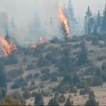 Banjska stena gori već nekoliko dana, vrelo kamenje preti da padne na put! Obustavljen saobraćaj zbog opasnosti