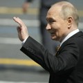 "Danas nas sve ujedinjuje osećaj radosti, tuge, ponosa i zahvalnosti": Putinov govor na Dan pobede