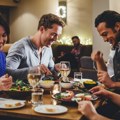 Cena ručka šokirala goste, Naplatili im i pogled dna more? Kako vlasnik restorana opravdava račun od 923 evra
