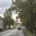 (Foto) Srpska Crnja dobila novi znak u naselju Urađen je od kamena, a na poleđini su isklesani stihovi iz devet pesama Đure…