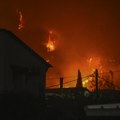 Zbog šumskog požara na ruskoj obali Crnog mora više od 20 turista evakuiše se čamcima