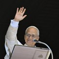 Papa Lav xiv proslavio 70. Rođendan: Vernici doneli balone i čestitke u Vatikan!