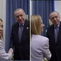 "Prelepa si, ali nemoj više da pušiš": Đorđa Meloni pocrvenela zbog komentara Erdogana (Video)