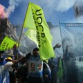 Argentinski radnici obeležavaju Prvi maj protestima zbog predsednikovih izmena Zakona o radu