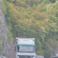 Lančani sudar između Zlatibora i Užica! Automobili smrskani, stvaraju se veliki zastoji na putu (foto)