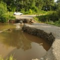 Sanacija kad prestane kiša: Bujice oštetile saobraćajnu infrastrukturu vrnjačkog i kraljevačkog kraja (foto)