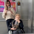 (Foto) "Ozrenka Soldatović u šopingu": Jelena Radanović izvela Slobinu majku u grad, Draginja u ruci drži torbu od 2.500…