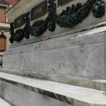 Očišćen postament spomenika knezu Mihailu na Trgu republike