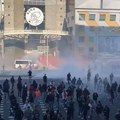 VIDEO: Policija suzavcem rasterala navijače Ajaksa na meču protiv Fejnorda