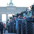 Nemačka: Gnevni poljoprivrednici traktorima blokirali Berlin i druge gradove
