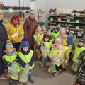 Deca posetila poljoprivredno gazdinstvo Molnar u Mužlji / Óvodások látogatása a muzslyai Molnár gazdaságba Mužlja -…