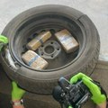 U koferima krili heroin vredan: 250.000 evra Kosovska policija našla drogu u automobilu hrvatskih tablica (foto)