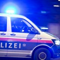 Tinejdžer (15) iz Srbije uhapšen u Beču Pretukao devojku, pretio joj nožem i zaključao u sobu: Uspela da pobegne kroz…