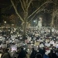 Spontani skup sinoć u Nišu, studenti poručili: Napad na jednog je napad na sve nas (video)