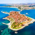 (Foto, video): Zovu ga "Biser Crnog mora", odličan je i pred kraj sezone: Ovo mesto je najjeftinije letovalište u Evropi i…