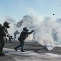 (FOTO) Neredi na mestu pucnjave u Mineapolisu: Nezadovoljni građani izašli na ulice, bačen suzavac