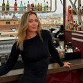 Reket zamenila bikinijem: Bila je 2. na svetu, ispala iz Top 100, a sada umesto Rolan Garosa reklamira kupaći