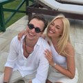 Bjelin sin odlepio za Sarom Jo: Objavili slike sa plaže, zaljubljeni do ušiju, topi se kraj pevačice (foto)