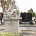 Od ljubavnih priča do neobičnih grobnica: Tematske šetnje Novim grobljem otkrivaju tajne znamenitih ličnosti (video)