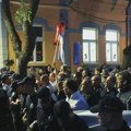 Skup podrške uhapšenom studentu u Nišu, paralelno okupljanje i pristalica SNS-a (FOTO)