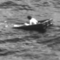 Bio je nasmrt preplašen: Mladić spasen posle 35 sati provedenih u čamcu na Atlantskom okeanu (video)