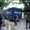 Mediji objavili VIDEO: Uhapšeni u Banjskoj priveden u policijsku stanicu u južnoj Mitrovici