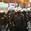 Snimak reakcije policije ispred Pionirskog parka kada su im prišle dve žene da ih „razoružaju“ pred protest, a onda je…