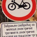 Klinci i dalje divljaju motorima po trgu, za njih niko nije nadležan