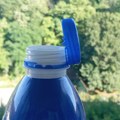 Čepovi pričvršćeni na flaše svima idu na živce