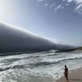 "Kotrljajući oblak" zaprepastio turiste u Portugalu: Evo kako nastaje ovaj redak prirodni fenomen