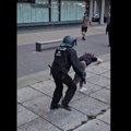 Brutalnost nemačke policije šokira svet! Žene i devojke prebijane na ulicama (video)