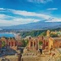 Taormina i Đardini Naksos: dva lica Sicilije koja osvajaju putnike iz celog sveta