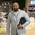 "Radio sam za 10 evra" Naš pevač prodavao cigarete, a danas zarađuje za veče više hiljada evra, sve se promenilo dolaskom u…