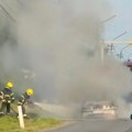 (Foto, video) buktinja nasred puta: Automobili se zapalio, totalno izgoreo
