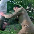 Стравично иживљавање: Овако руски командир мучи сопственог војника на фронту у Украјини