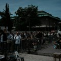 Vernici prolaze ispod svetinje u Hramu: Podignut Pojas Presvete Bogorodice, nepregledna kolona ljudi čeka blagoslov