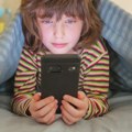 Rizici preranog korišćenja mobilnog telefona - ugrožava zdravlje dece