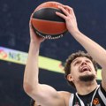 Srpski košarkaš Uroš Trifunović je dobro iako mu je pozlilo u avionu