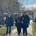 (Video) Prva žena Nebojše Glogovca u suzama na sahrani bivšeg svekra milovana: Stigao i mlađi sin pokojnog glumca Miloš…