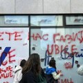 Novi Sad: Napeto ispred prostorija SNS na Bulevaru oslobođenja